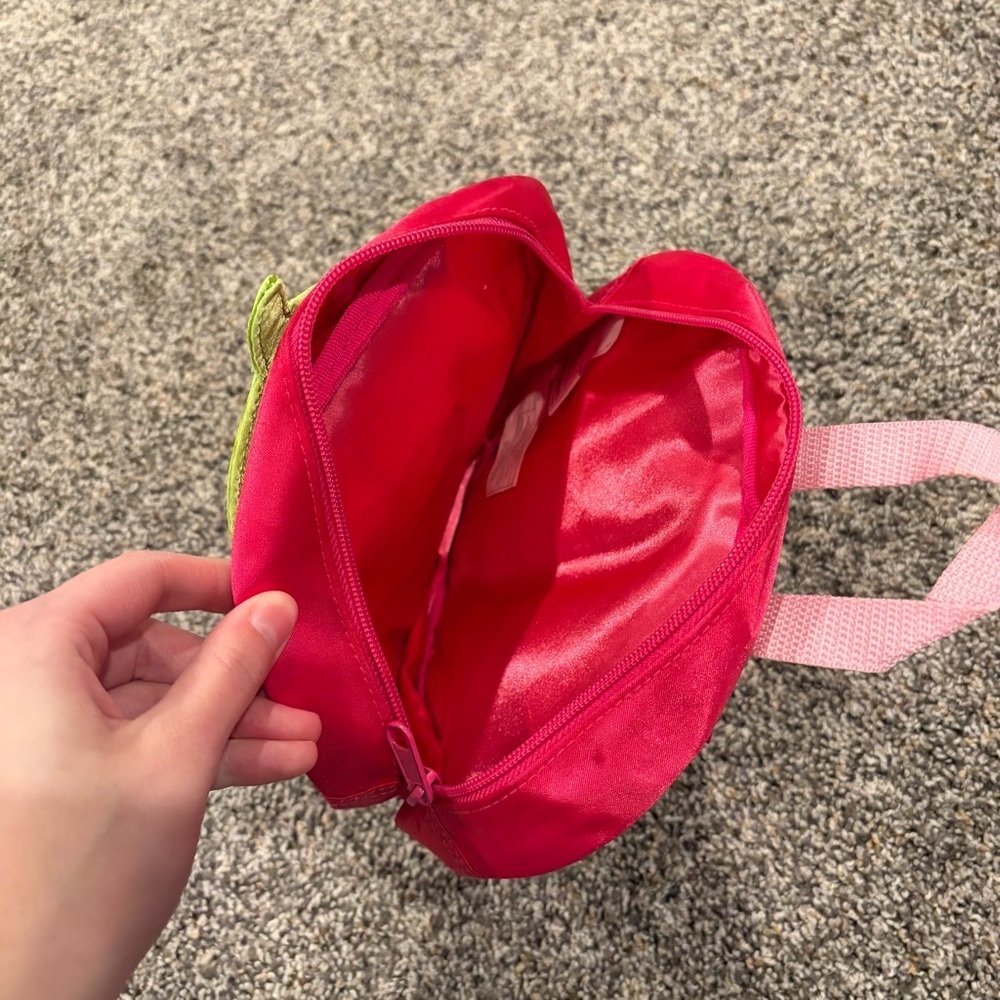 Minnie Mouse Strawberry Backpack - Picture 6 of 6